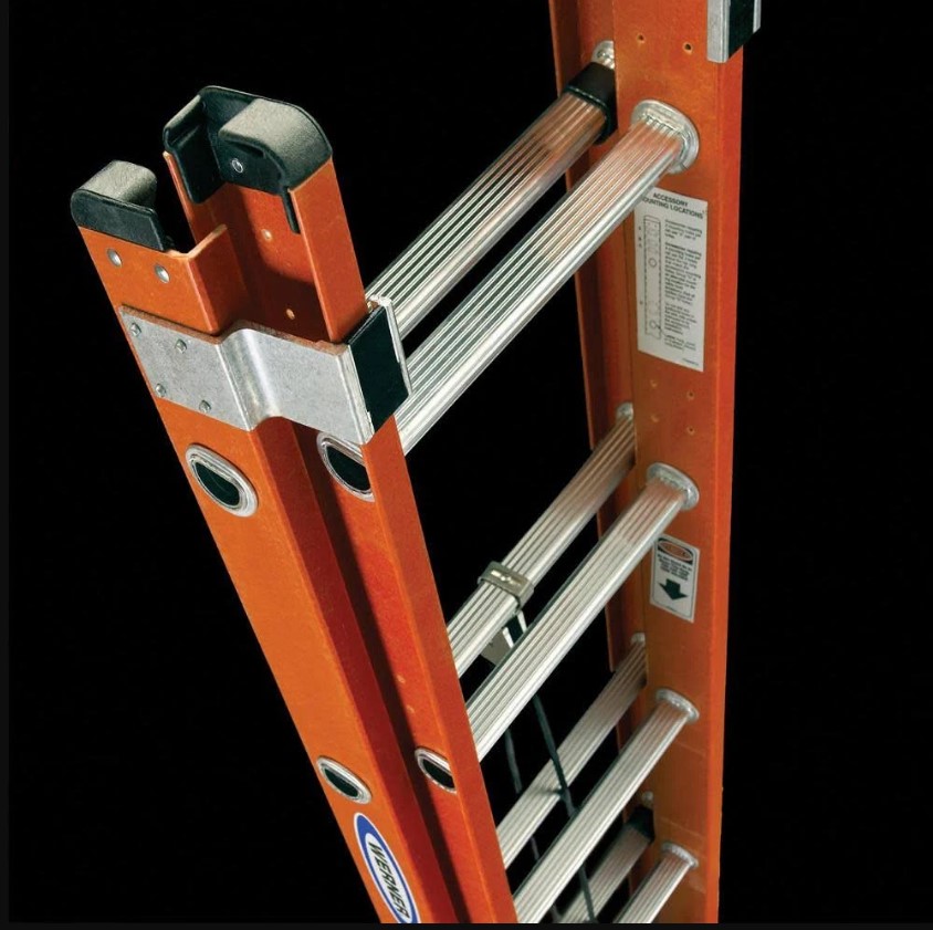 Werner D62282 28FT fiberglass double extension ladder